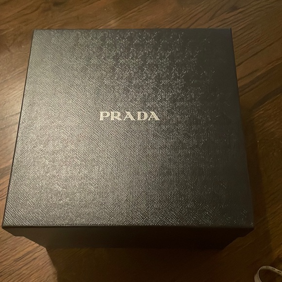 Black Prada Gift 🎁 - Picture 1 of 7